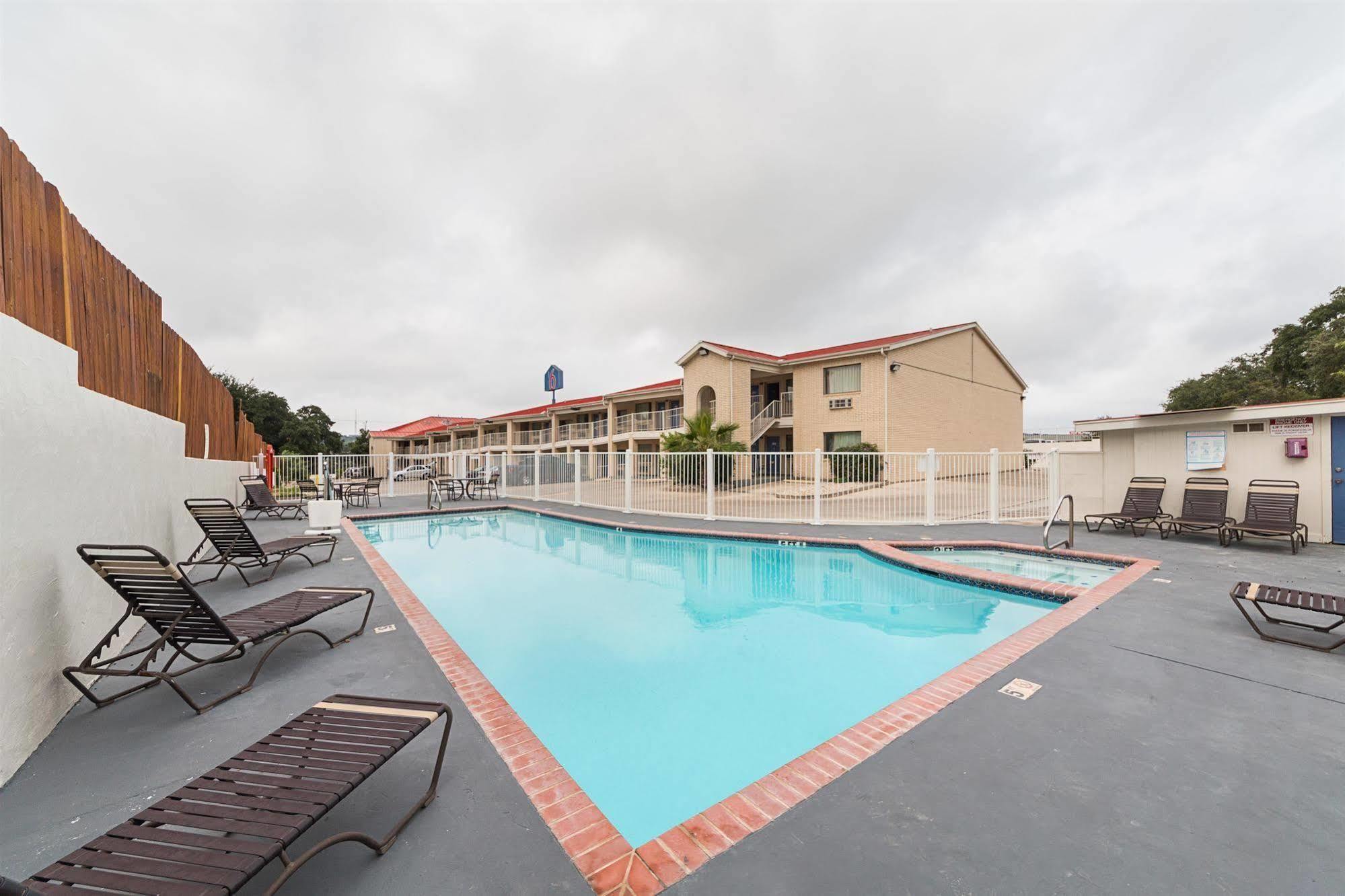 Motel 6-San Antonio, Tx - Fiesta Trails Exterior photo